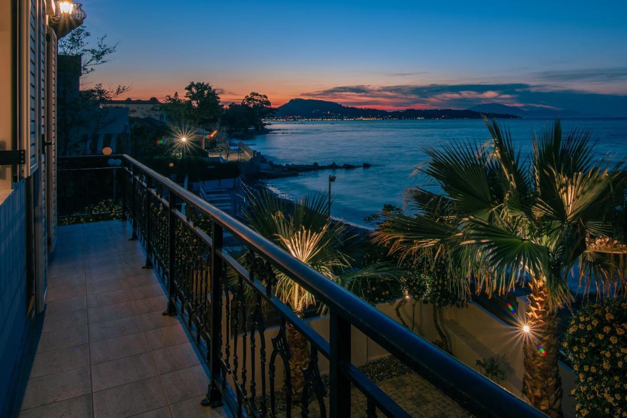 Villa Elizabeth - Seafront Classic Villa! アルガッシ エクステリア 写真