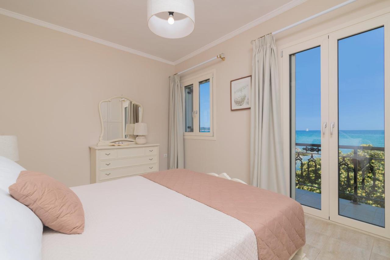 Villa Elizabeth - Seafront Classic Villa! アルガッシ エクステリア 写真