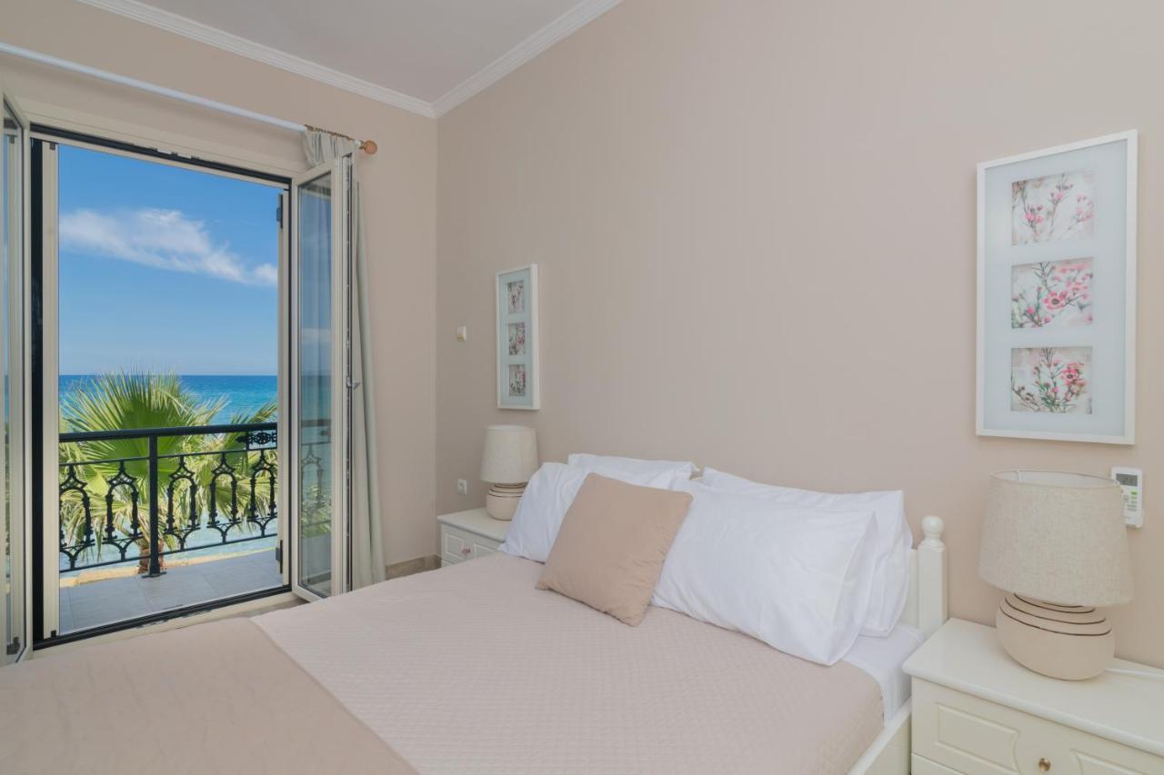 Villa Elizabeth - Seafront Classic Villa! アルガッシ エクステリア 写真
